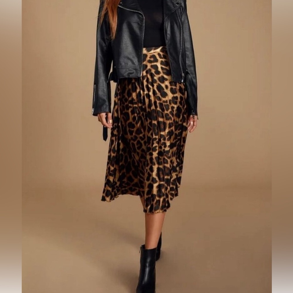 Lulus leopard pleated skirt